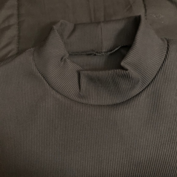 Aerie Offline Mock Neck Crop Top - Picture 7 of 8